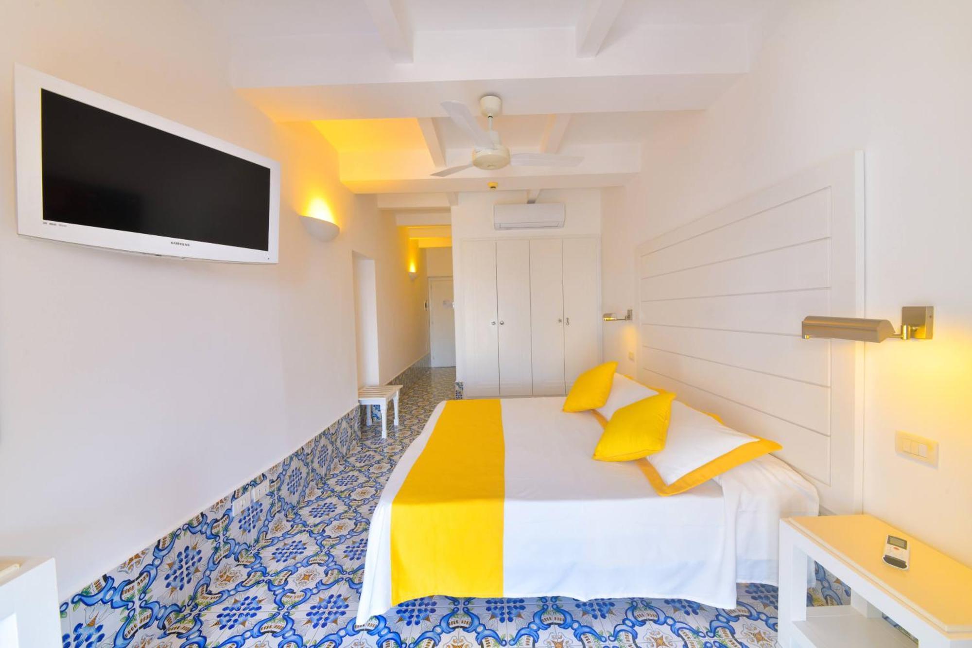 Hotel Casa Celestino Sant'Angelo  Esterno foto